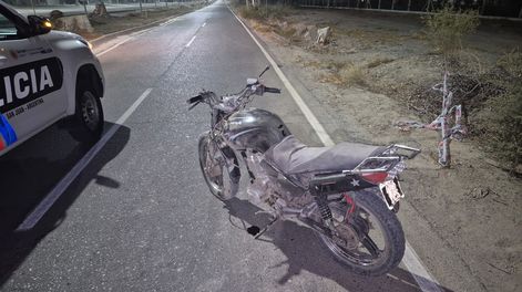 Identificaron al motociclista que murió luego de chocar contra un árbol en Rivadavia