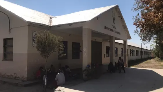 Accidente en una escuela de Caucete: resbaló de una escalera y quedó grave