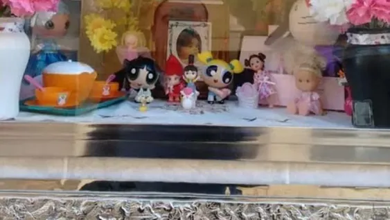 El desesperado pedido de una madre: “Devuelvan los juguetes que robaron de la tumba de mi hijita”