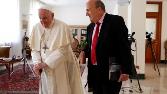 Francisco dijo que no espera dimitir en un futuro próximo