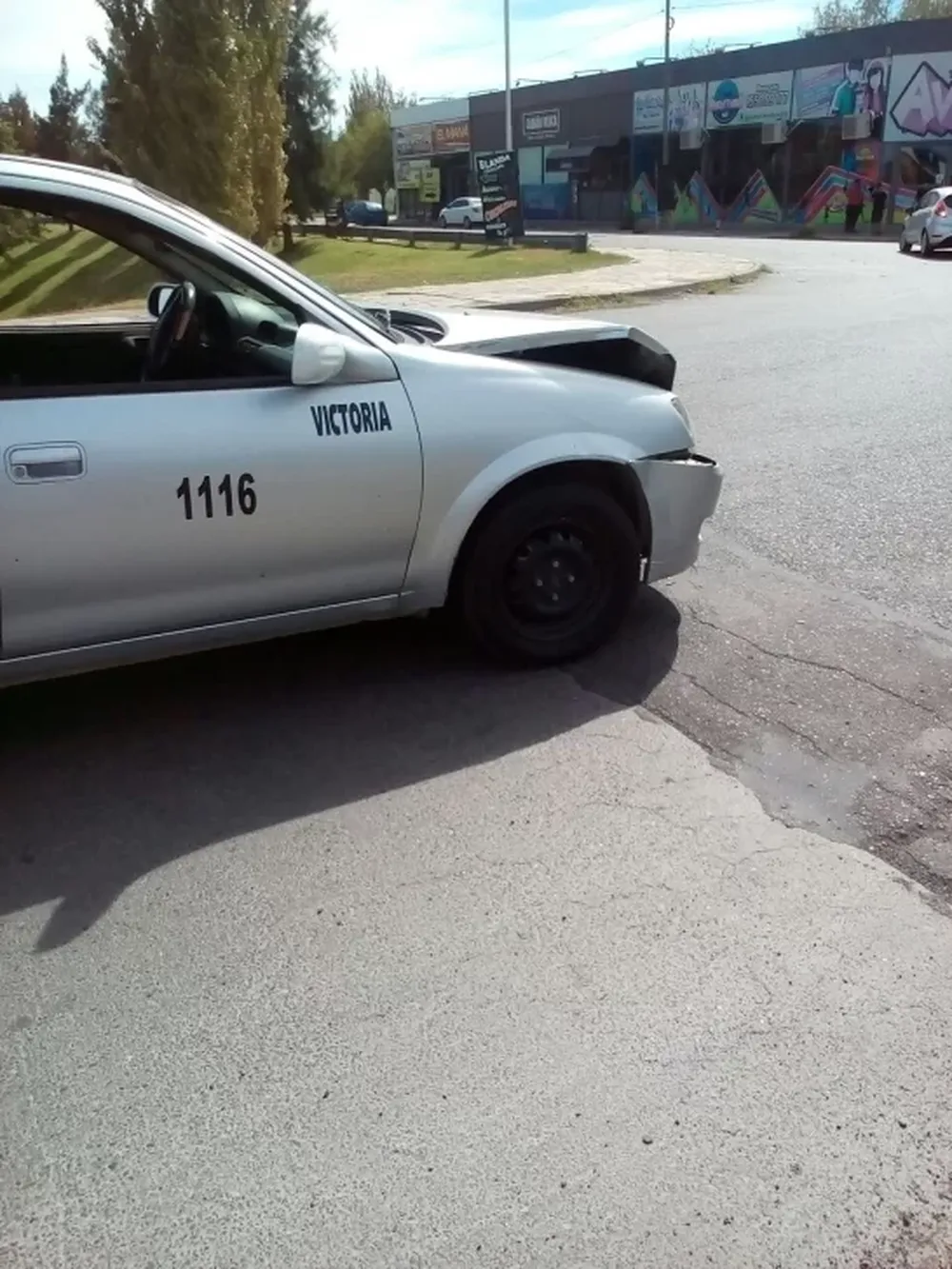 Un auto cayó por la Circunvalación tras protagonizar un triple choque