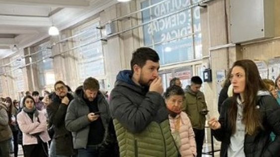 Por las demoras, se permitirá votar hasta las 19:30 en algunas escuelas de la CABA
