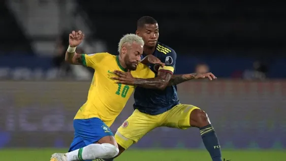 Con polémica incluida, Brasil lo dio vuelta ante Colombia en el 9no minuto adicionado