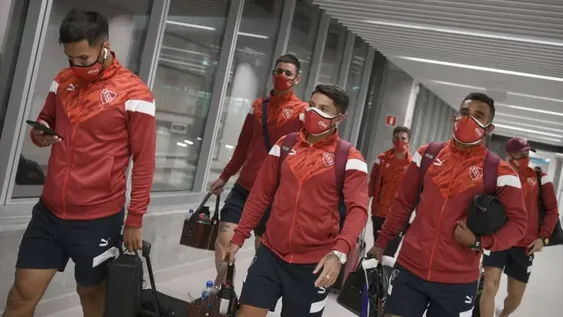 Independiente varado en un aeropuerto de Brasil: denunciaron que están sin agua ni comida