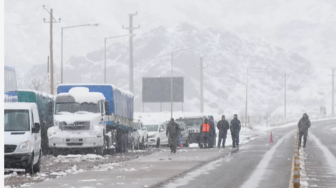 Pasos a Chile por Mendoza siguen cerrados y hay 1.500 vehículos chilenos varados en Argentina