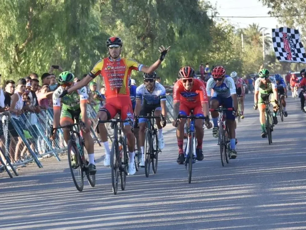 Gerardo Tivani se quedó con la última carrera de la temporada local