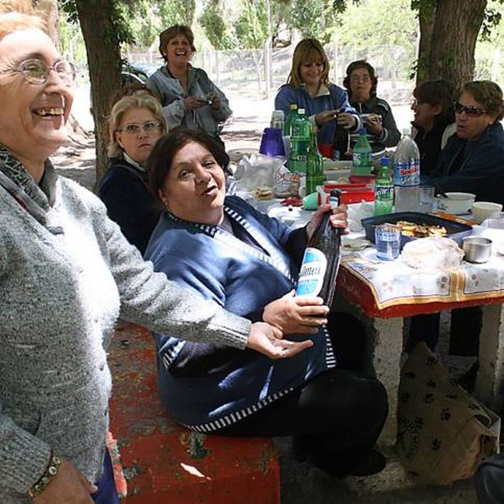 Un paseo para la tercera edad con asado de remate