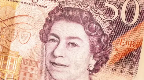 Desde monedas hasta botellas de ketchup: cuánto costará cambiar la imagen de la Reina