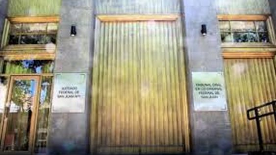 Denunció a 4 ‘narcopolicías’, está custodiado