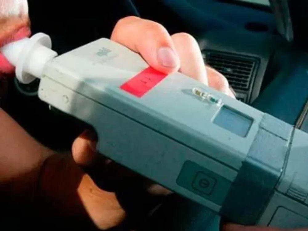 Manejaba borracho y haciendo maniobras peligrosas con su camioneta: terminó preso