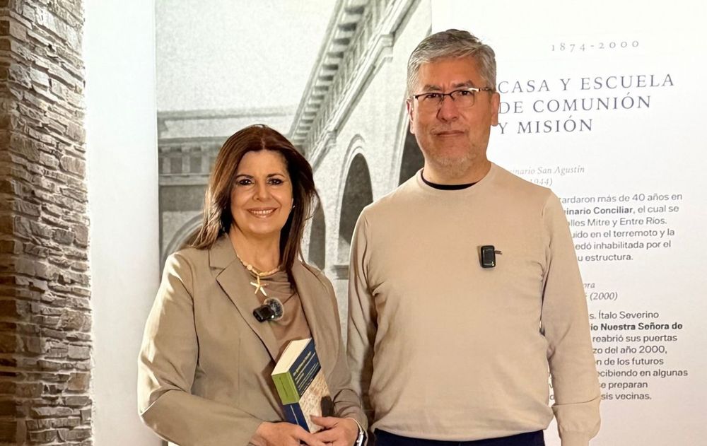 Laura Carbonari y el historiador Claudio Vera.