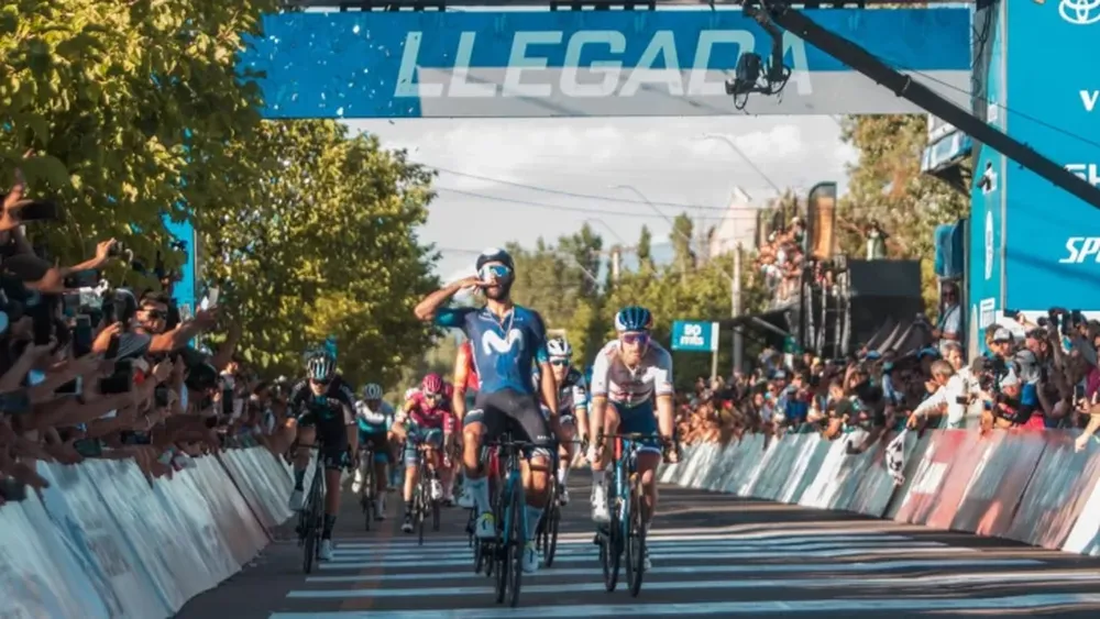 Fernando Gaviria tuvo revancha y cantó victoria en Barreal
