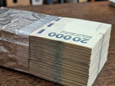 Billetes con papel aluminio.