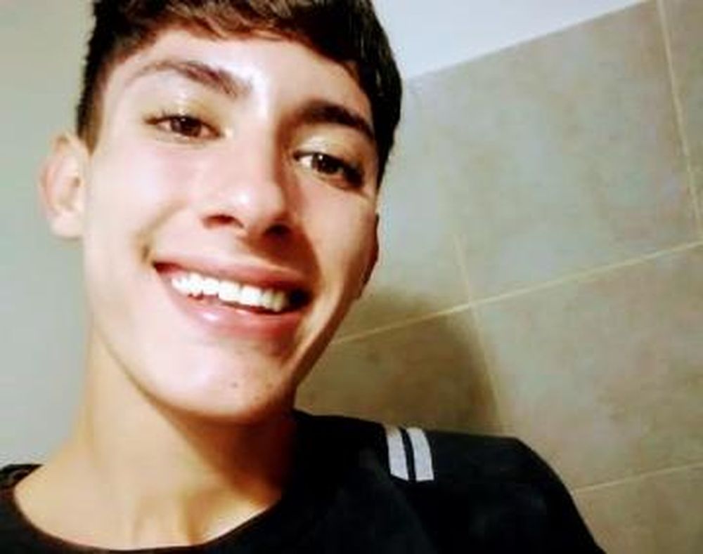 Tiene 17 años, se peleó con su mamá porque no lo dejaba salir y se fue: lo buscan desde ayer