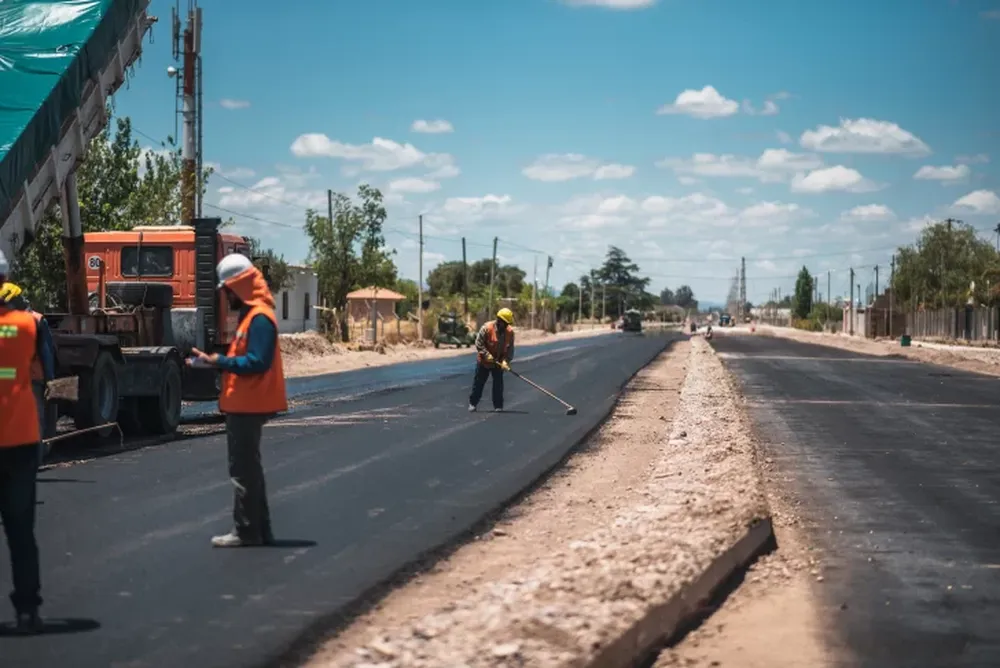 LA AMPLIACIÓN DE CALLE 5 fue la tarea de mayor complejidad que encaró la Dirección de Vialidad, ya que incluía desde el pavimento a la red de agua. 