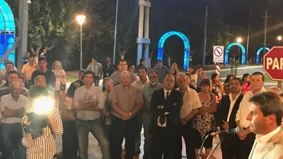 Instalan luz más potente y barata  justo en la zona de ingreso