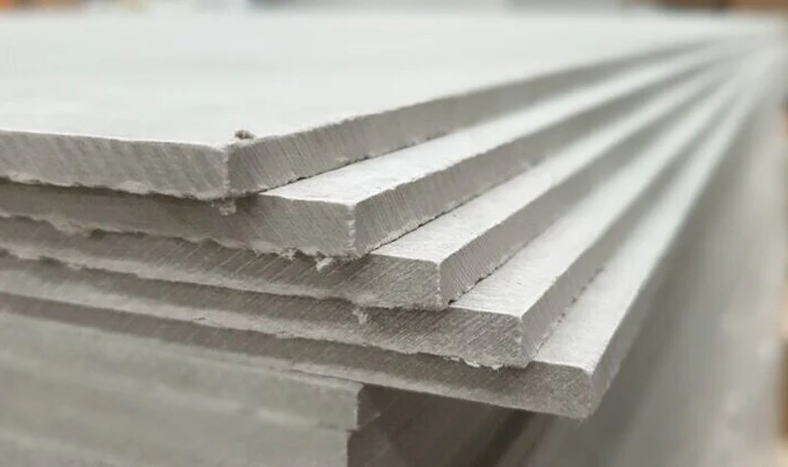 Por qué combinar fibrocemento y planchas traslúcidas en obras de vivienda