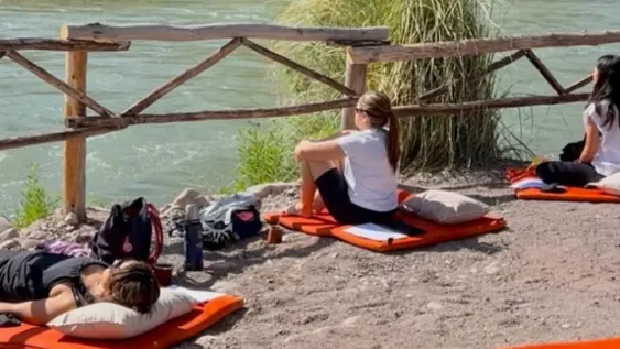 La interesante propuesta que llega a la Playa Las Tapias: crioterapia y relajación en un paisaje maravilloso