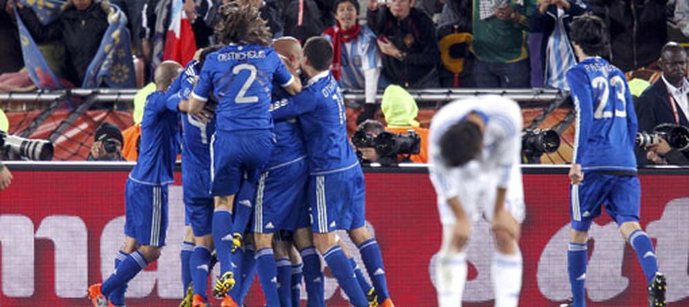 Argentina clasificó a octavos ganando los tres partidos
