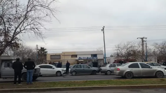 Choque en cadena con 5 autos dejó caos de tránsito en Pocito