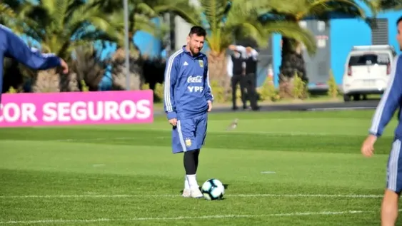 Scaloni paró dos equipos y ya tendría el 11 titular para jugar en San Juan