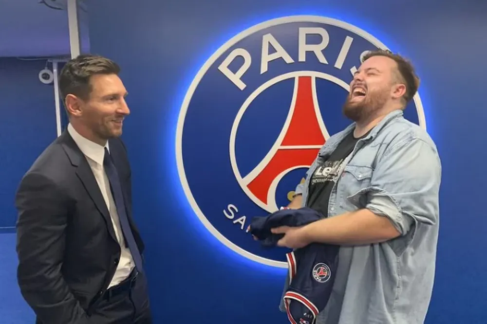 Lionel Messi habló con el influencer Ibai Llanos desde el estadio del PSG: bromas y diálogo en la cancha