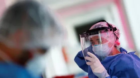 La mutación del coronavirus, nueva cepa dominante en el mundo, puede ser más contagiosa que la original