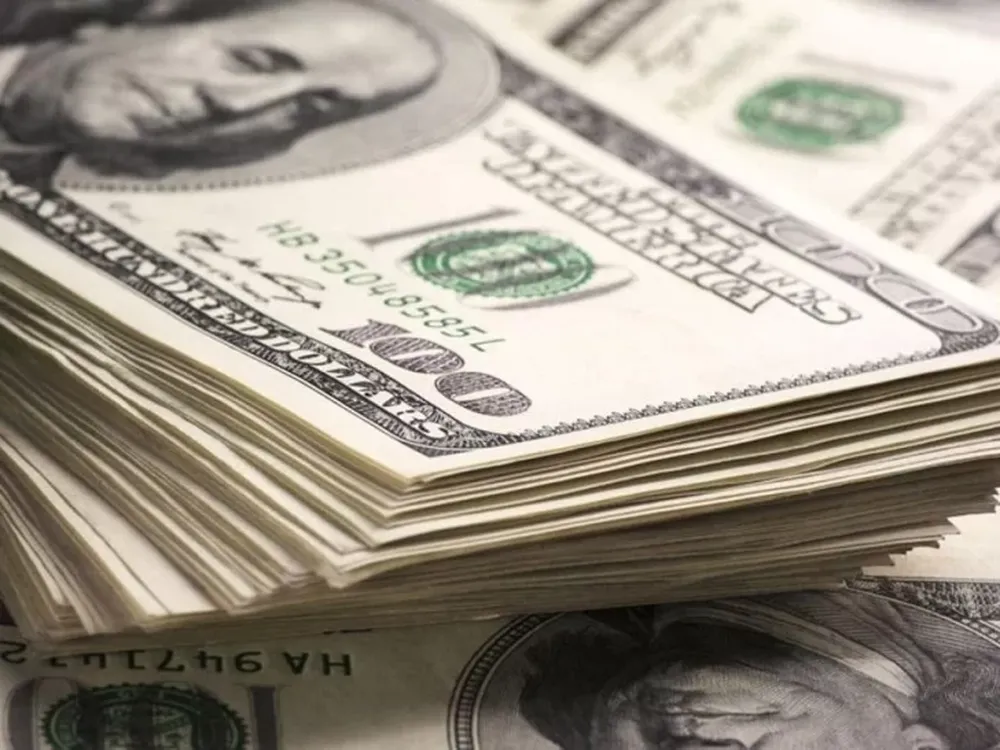 Dólar blue volvió a tocar niveles récord y anotó mayor suba semanal en un año