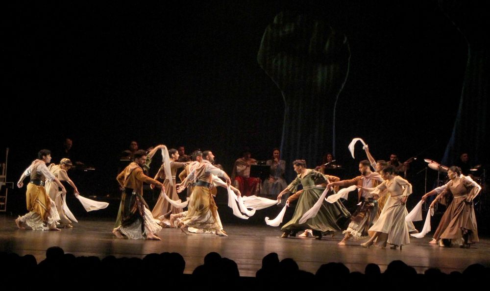 &nbsp;Gala Patria: "Hilos de Revoluci&oacute;n".