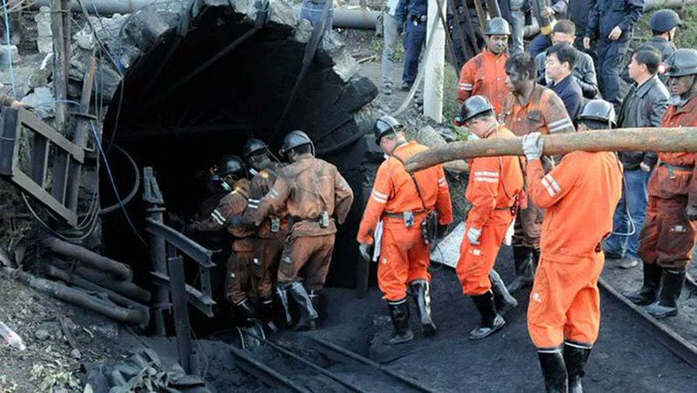 Al menos 57 personas están desaparecidas tras el derrumbe de una mina en China