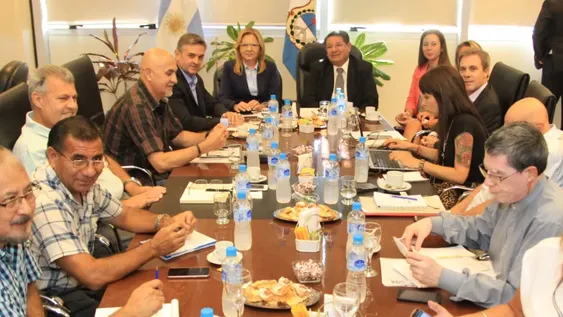 El miércoles 26 el Ejecutivo presentará la primera propuesta salarial a los gremios