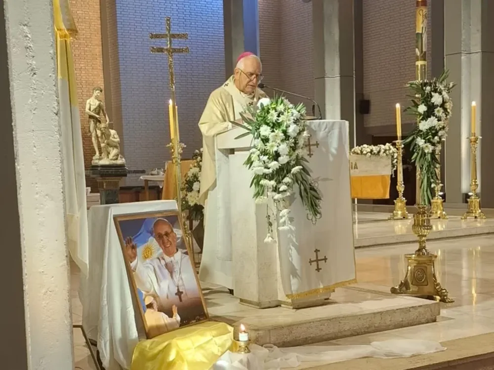 Monseñor Lozano en la lectura del evengelio.-