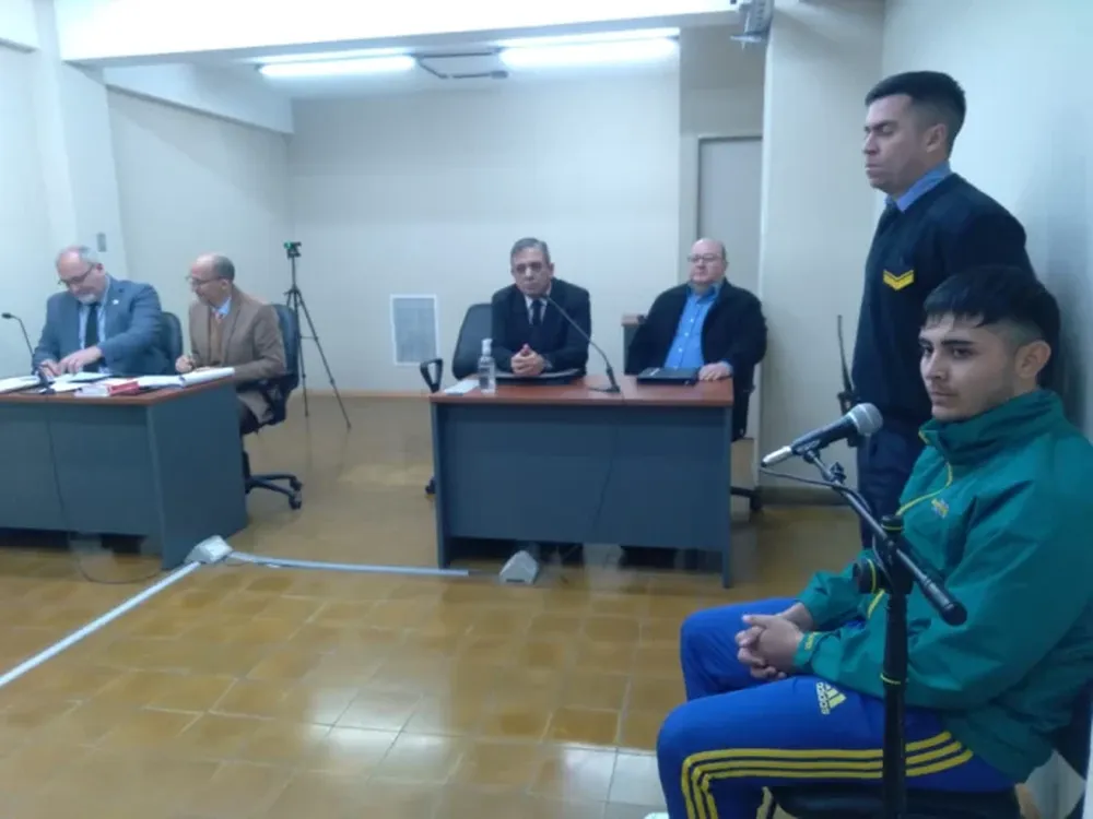 Elías Rodrigo Rosales Palacios (derecha) pudo recuperar su libertad, porque al final le imputaron lesiones graves contra un compañero de trabajo.