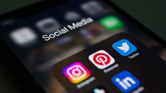 tiktok vs pinterest: dos formas distintas de guardar videos para verlos sin conexion