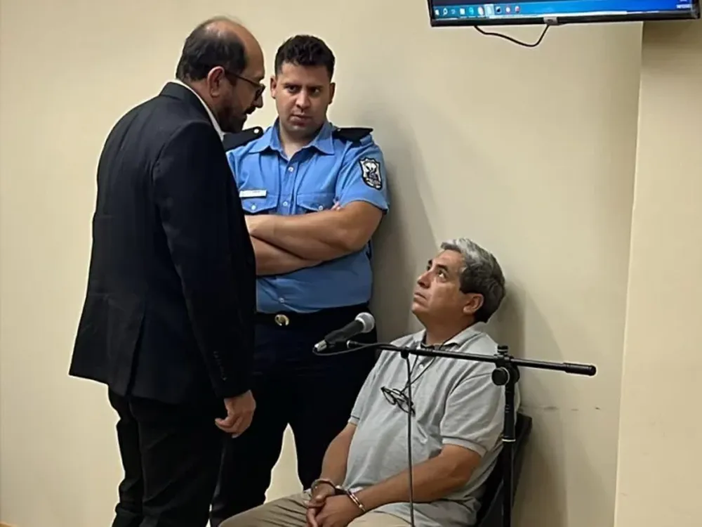 Director abusó de dos alumnas, de otra nena y produjo pornografía infantil: va preso más de 6 años