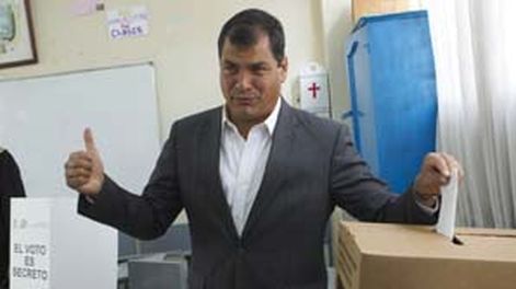 Ecuador elige presidente con tranquilidad y algunas demoras