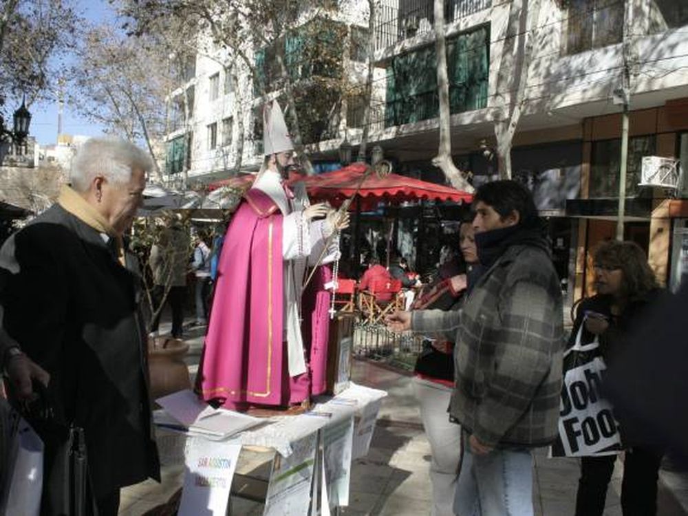 Un Santo que sale a buscar turistas