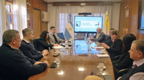 UN MOMENTO del encuentro de las autoridades de la Universidad Católica con representantes de diversas entidades y del Gobierno de la provincia.