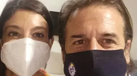 Lacalle Pou, acusado de romper la veda al dejar entrar a un médico argentino para que trate su calvicie