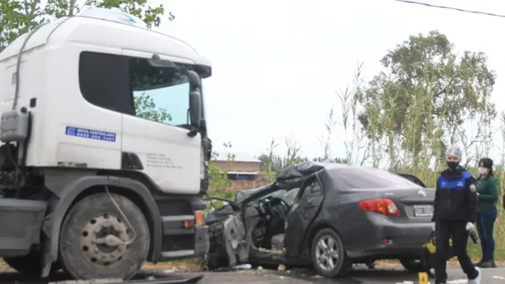 Puntanos vinieron a San Juan al cementerio y cuando regresaban murió uno en un choque
