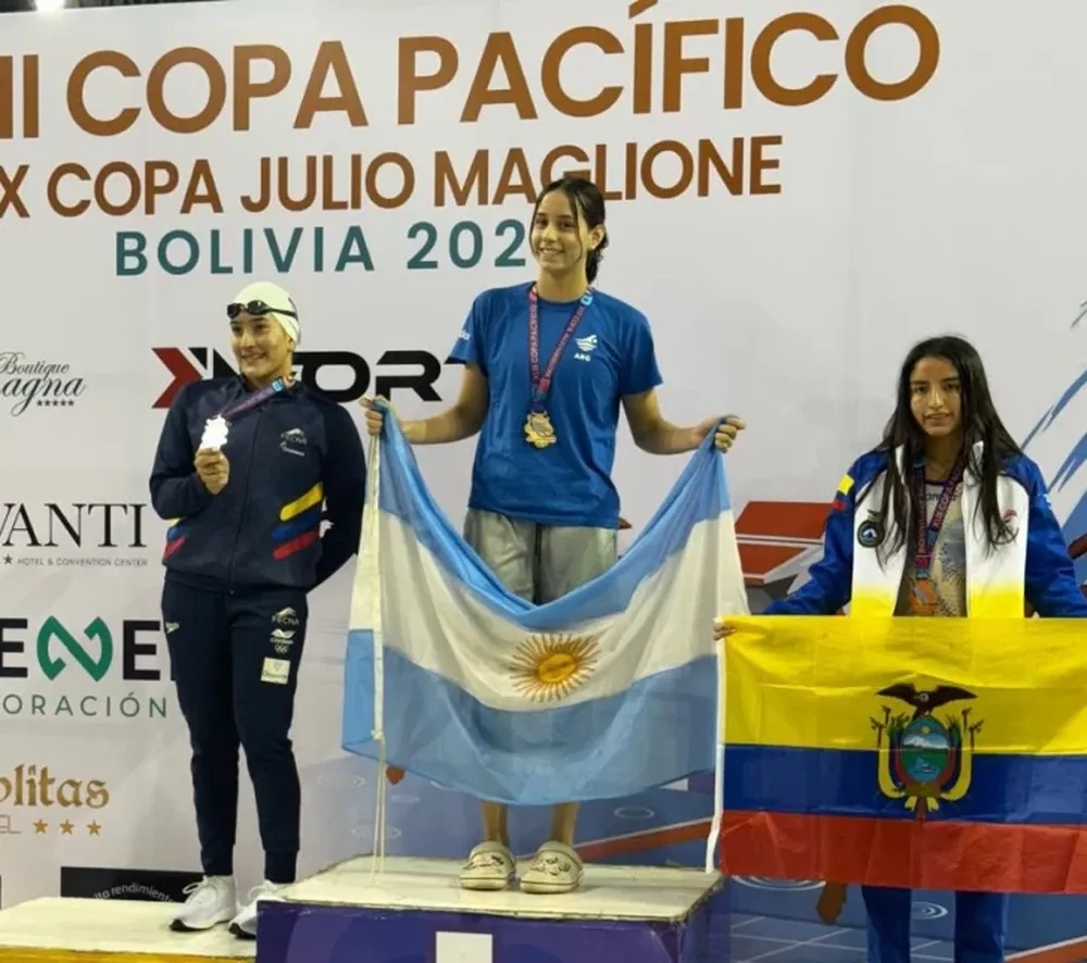 La nadadora sanjuanina que pidió ayuda para poder competir en Bolivia, tuvo premio: ganó la Copa Pacífico