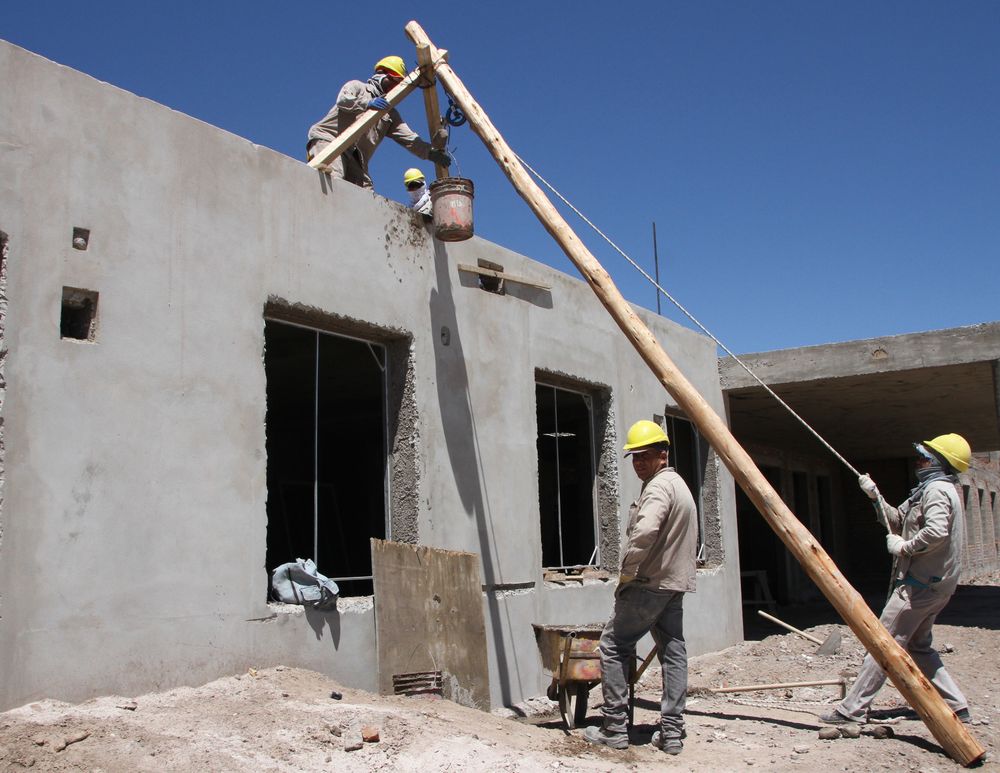 Los empleados públicos nacionales con hijos menores de 13 años deberán realizar trabajo remoto