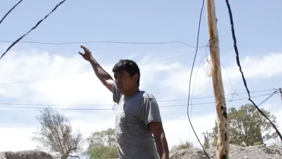 Vecino del joven que se electrocutó: “Quiso ayudar al hermano y le dio la corriente a él”