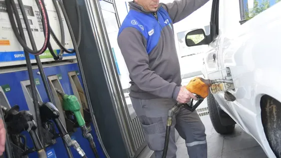 Estacioneros dicen que creció el consumo y falta un 20% de gasoil