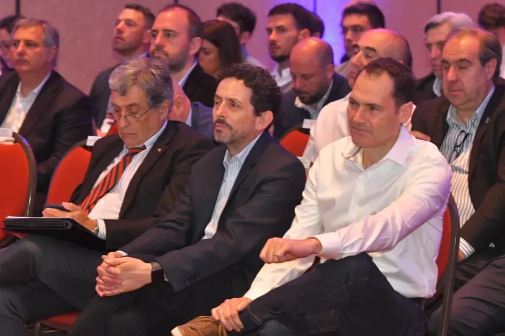 Pablo Dellazoppa (al centro), gerente general de DIARIO DE CUYO.