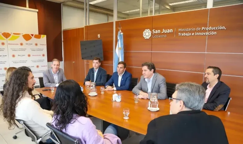 La provincia puso en marcha recientemente un proyecto para capacitar personas de más de 50 años en IA. Ahora se enfocarán en las empresas.