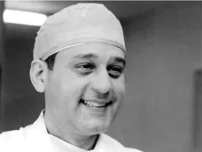 HABLAR DEL Dr. RENÉ FAVALORO, no sólo es referirse al médico cirujano cardiovascular que puso en práctica y desarrolló el bypass aorto coronario, sino mucho más lo que lo lleva a ser un héroe nacional.