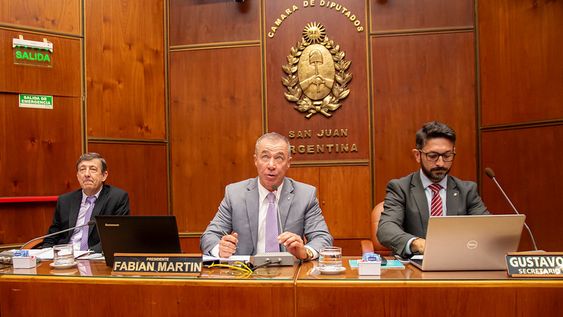 todas las perlitas de una sesion en la legislatura para alquilar balcones con sorpresas, picoteo entre aliados y hasta un secuestro