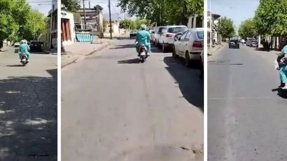 Una ambulancia se olvidó al médico en la calle y un motoquero lo llevó al hospital