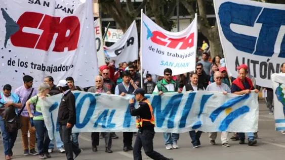 Agrupaciones sociales y gremios marcharon contra el Presupuesto 2019